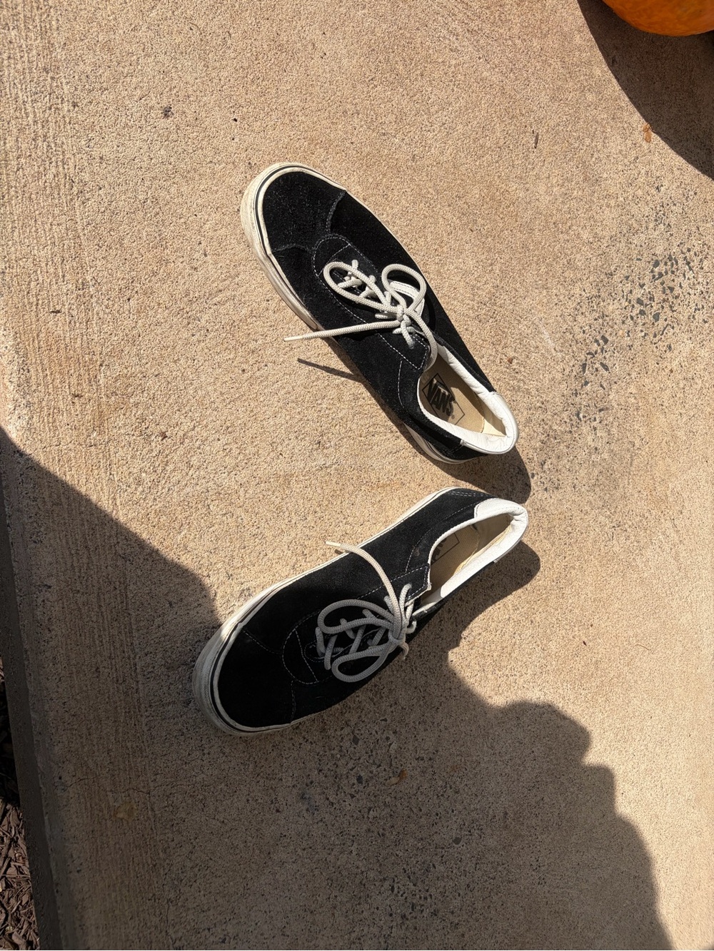 Low-Top Black Vans Lace-Up Canvas Sneakers with White Trim Men’s 11